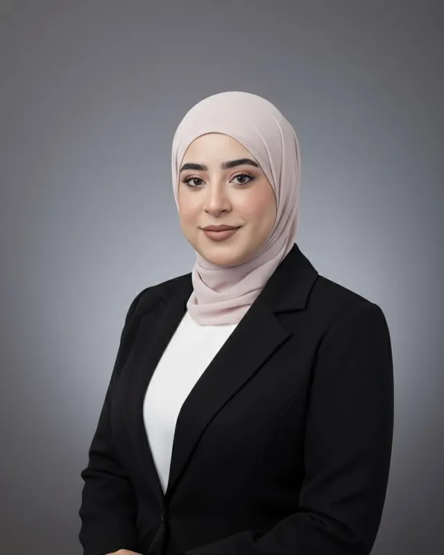 Portrait de Chayma Sehli, comptable chez HKS