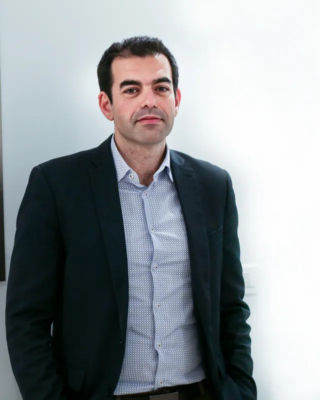 Portrait de Hatem Hedrich, expert-comptable chez HKS